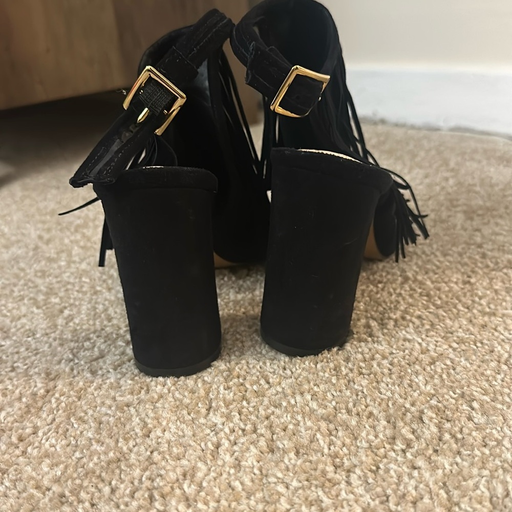 Vince Camuto Women's Winiveer Fringe Block black Heel Sandal size 6 - Picture 3 of 6